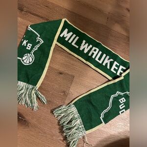 Milwaukee Bucks Green Scarf